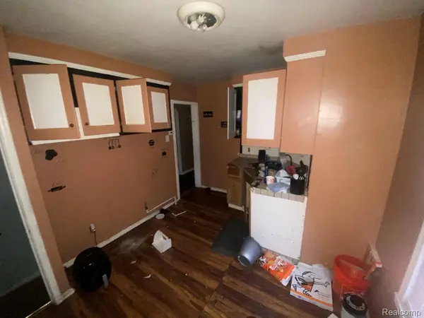 19310 Strasburg ST, Detroit, MI 48205