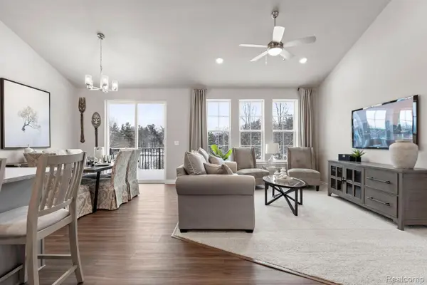 2246 Chase DR #118, Hartland Township, MI 48855