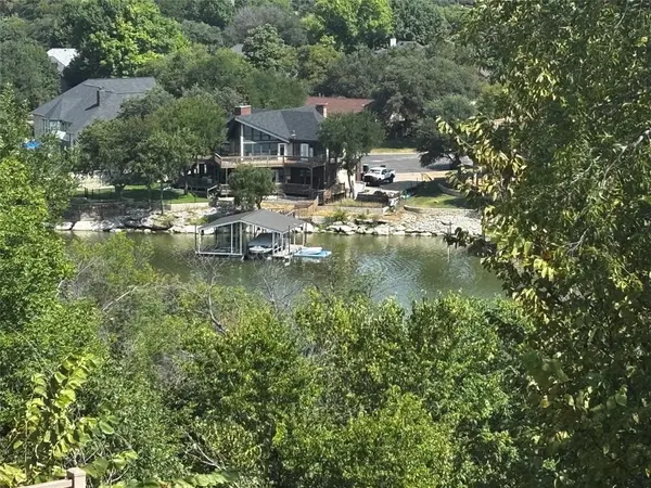 7704 Lakeview Circle, Fort Worth, TX 76179