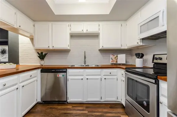 2706 Meadowstone Court, Carrollton, TX 75006