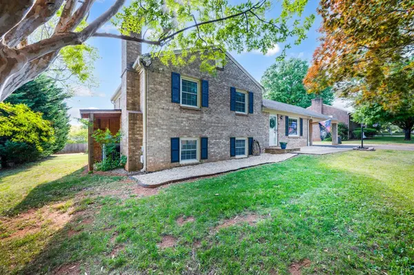 220 Maple Hills DR, Lynchburg, VA 24502