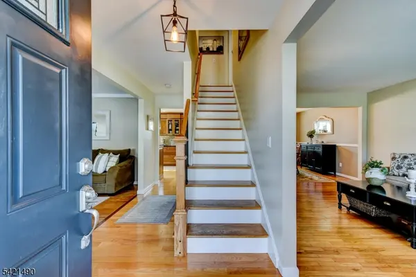 8 Loretta Ln, Jefferson Twp., NJ 07438