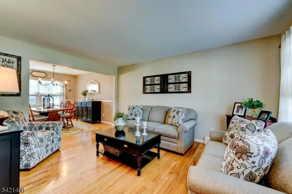 8 Loretta Ln, Jefferson Twp., NJ 07438