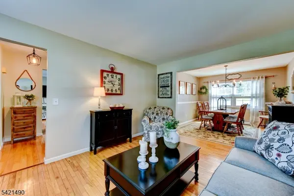 8 Loretta Ln, Jefferson Twp., NJ 07438