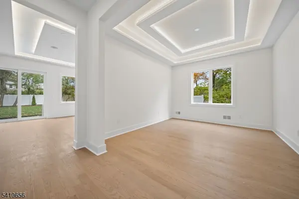 52 Congressional Pkwy, Livingston Twp., NJ 07039