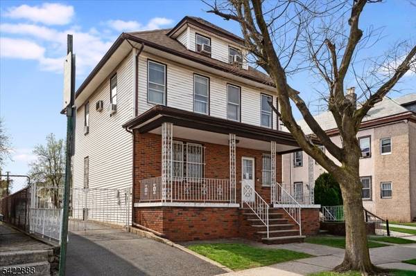 652 54 1St Ave, Elizabeth City, NJ 07202