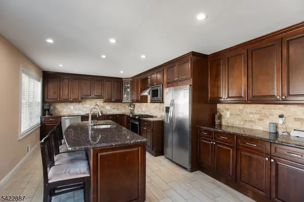 22 Andrew St, Green Brook Twp., NJ 08812