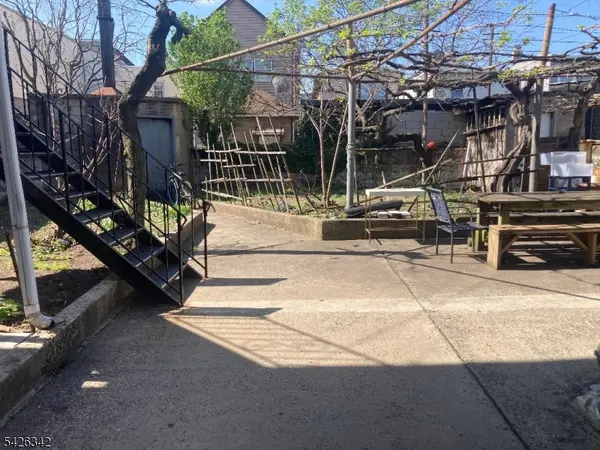 131-133 Delancy St, Newark City, NJ 07105