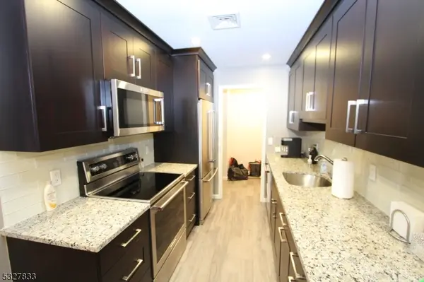 70 Harristown Rd #3, Fair Lawn Boro, NJ 07410