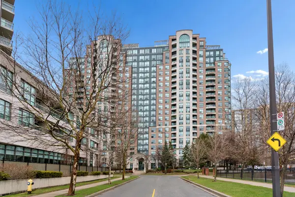 23 Lorraine DR E #318, Toronto C07, ON M2N 6Z6