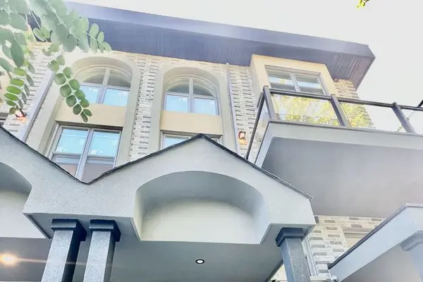 300 Railway Engine House Way ST ##9, Whitby, ON L1N 0P7