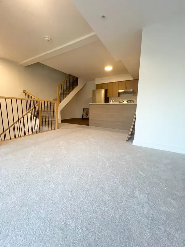 300 Railway Engine House Way ST ##9, Whitby, ON L1N 0P7