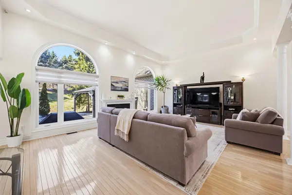 71 Glacier CT, Vaughan, ON L6A 2V3