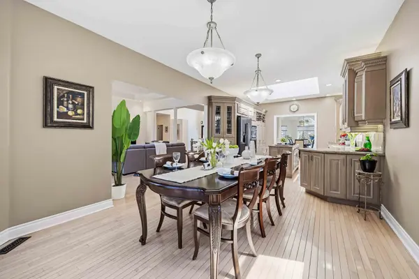 71 Glacier CT, Vaughan, ON L6A 2V3