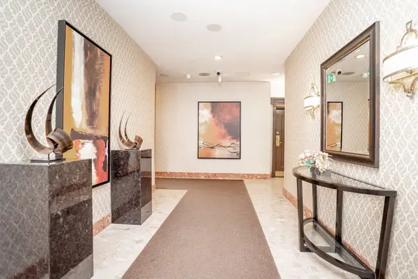 33 Weldrick RD E #209, Richmond Hill, ON L4C 8W4