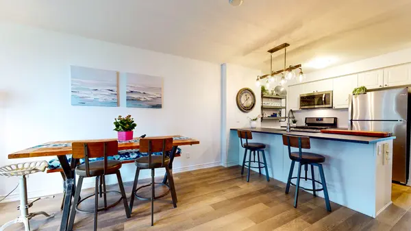 5 Anchorage CRES #202, Collingwood, ON L9Y 0Y6