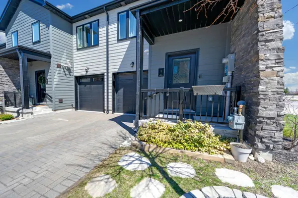 1 Stonehart LN #22, Barrie, ON L4M 7E8