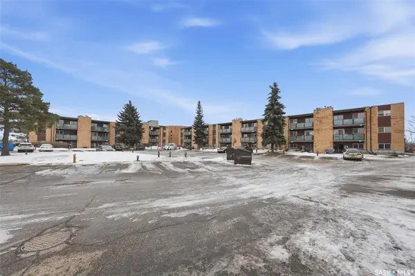 423 Tait COURT #400, Saskatoon, SK S7H 5L3