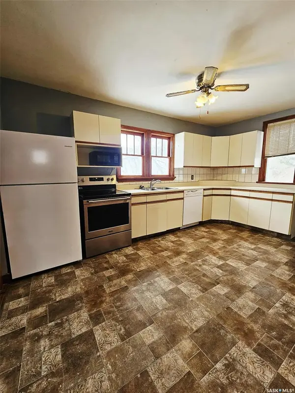 303 Ohlen STREET, Stockholm, SK S0A 3Y0