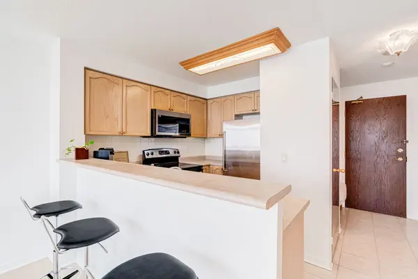 15 Michael Power PL #PH06, Toronto W08, ON M9A 5G4