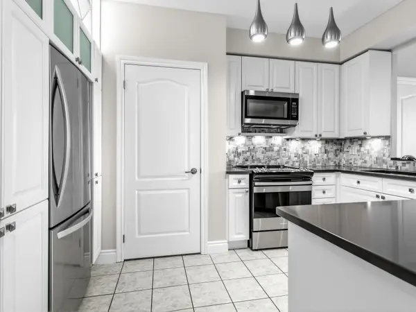 2 Aberfoyle CRES #502, Toronto W08, ON M8X 2Z8