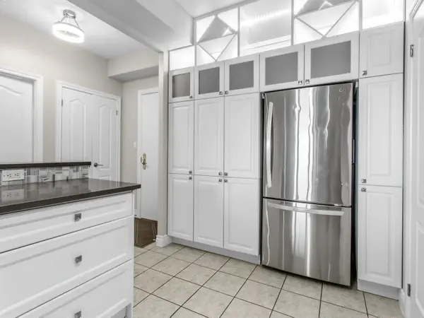 2 Aberfoyle CRES #502, Toronto W08, ON M8X 2Z8