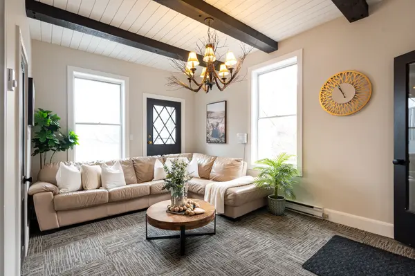 17 West ST N, Huntsville, ON P1H 1X6