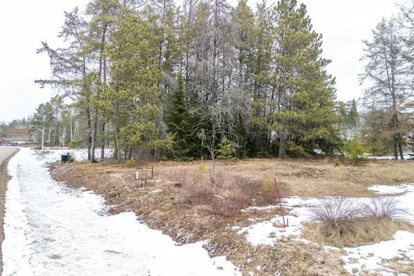 18 Birchview DR, Madawaska Valley, ON K0J 1B0