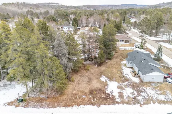 18 Birchview DR, Madawaska Valley, ON K0J 1B0