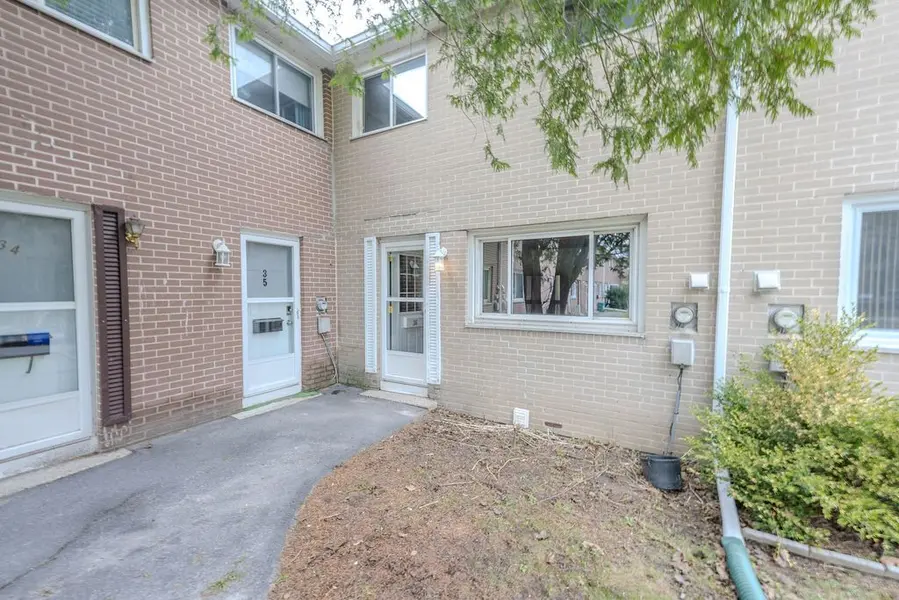 258 Queen Mary RD #36, Kingston, ON K7M 2B2