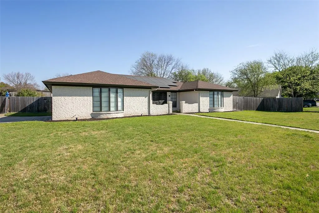 108 Haywood Drive, Benbrook, TX 76126