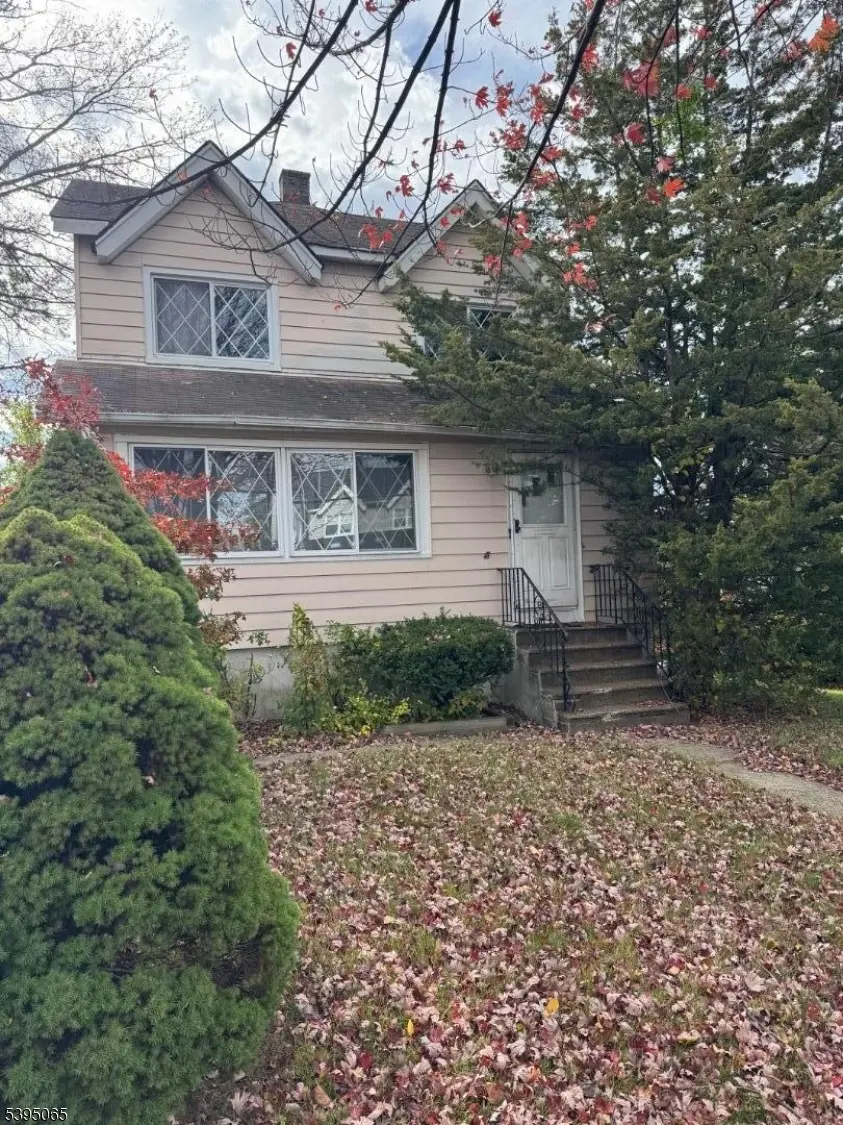 898 Lancaster Rd, Ridgefield Boro, NJ 07657