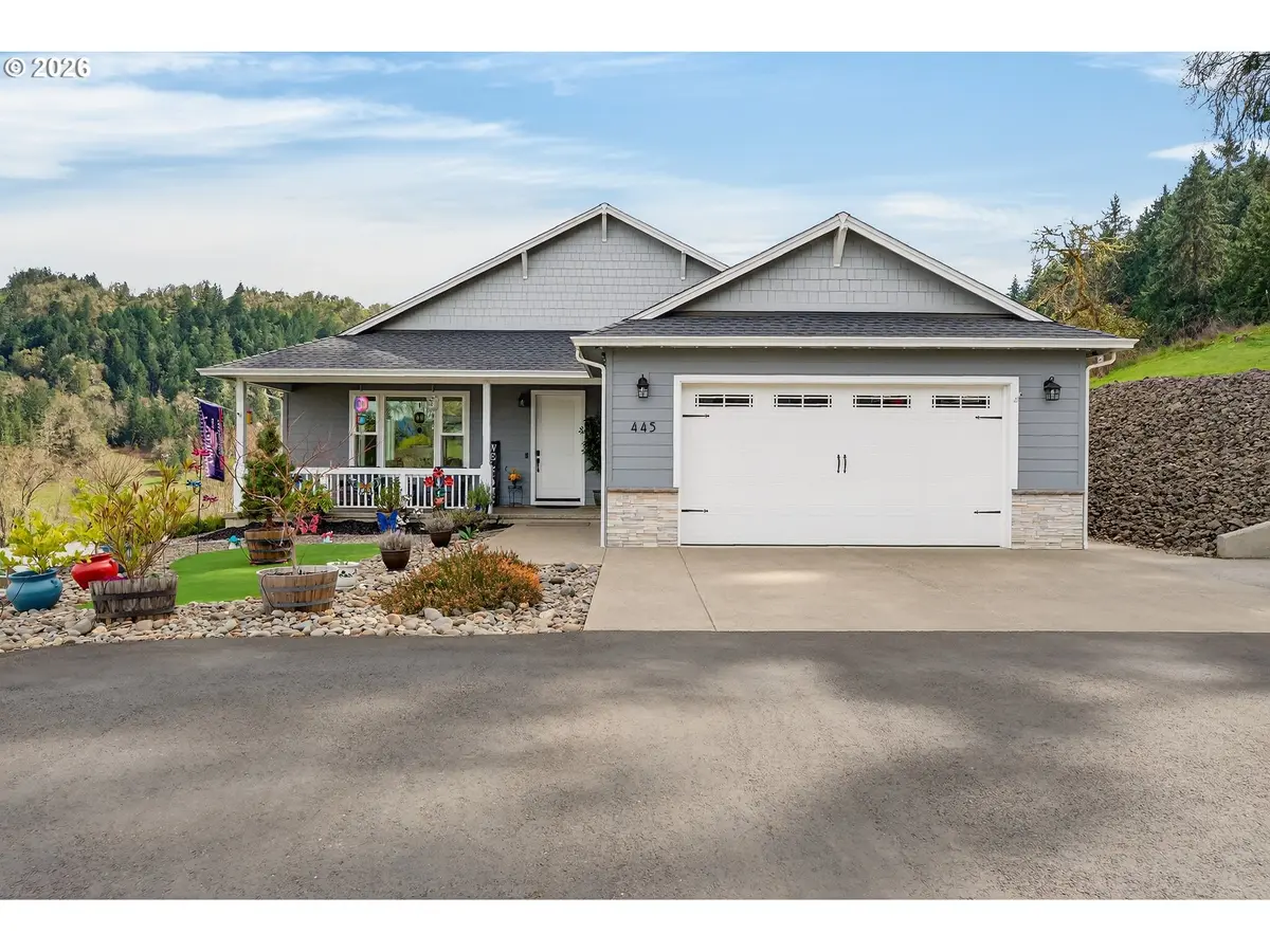 445 MADERA LN, Roseburg, OR 97471
