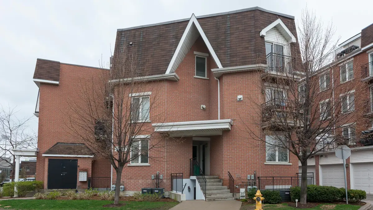 20 Machells AVE N #112, Toronto W01, ON M6K 3H8