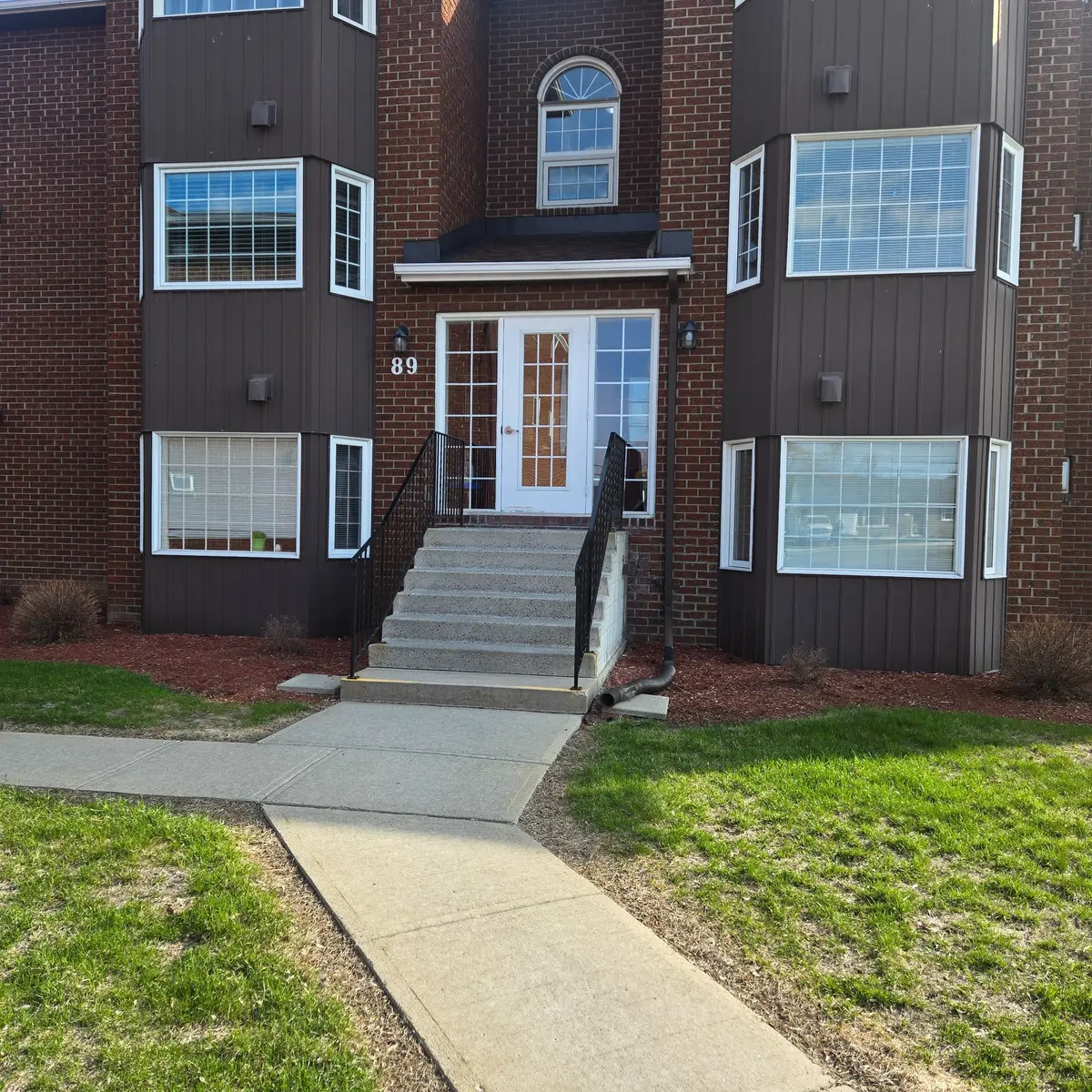 89 edey ST W #1B, Arnprior, ON K7S 3T2