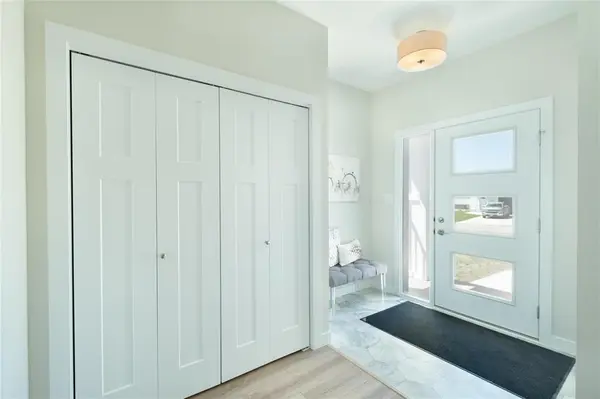 128 Kingshead RD, Niverville, MB R0A 0A1