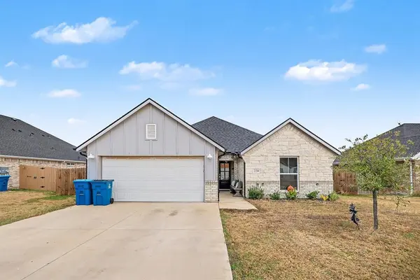 220 Poinsetta Drive, Palmer, TX 75152