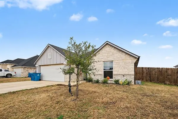 220 Poinsetta Drive, Palmer, TX 75152