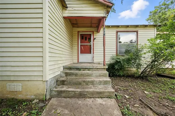 414 S Broadway Street, Bells, TX 75414