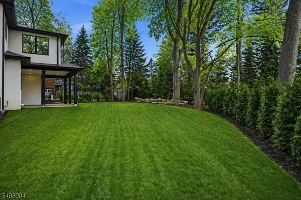 121 Engle St, Cresskill Boro, NJ 07626