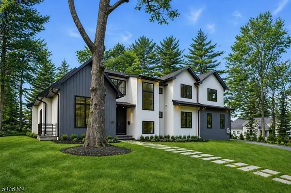 121 Engle St, Cresskill Boro, NJ 07626