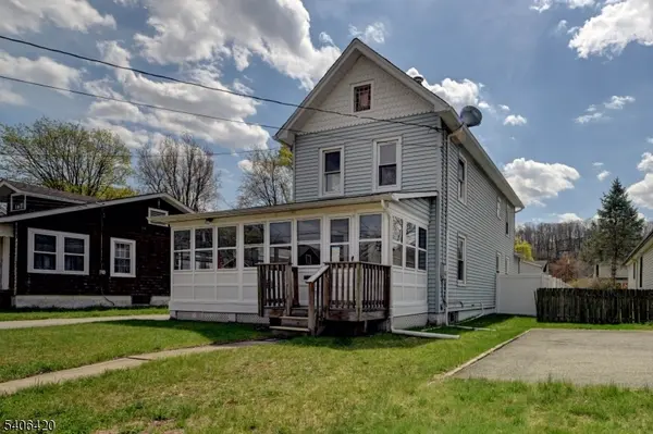 13 Orchard St, Bloomingdale Boro, NJ 07403