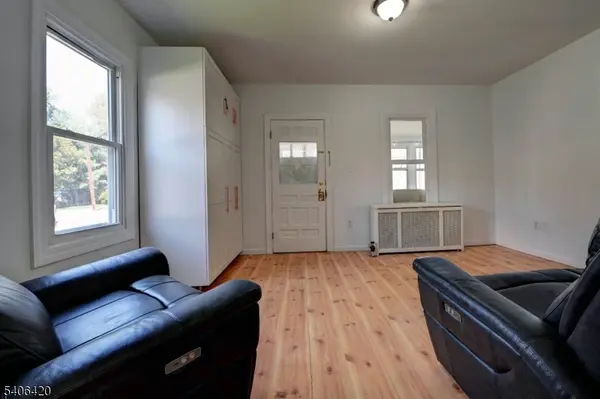 13 Orchard St, Bloomingdale Boro, NJ 07403