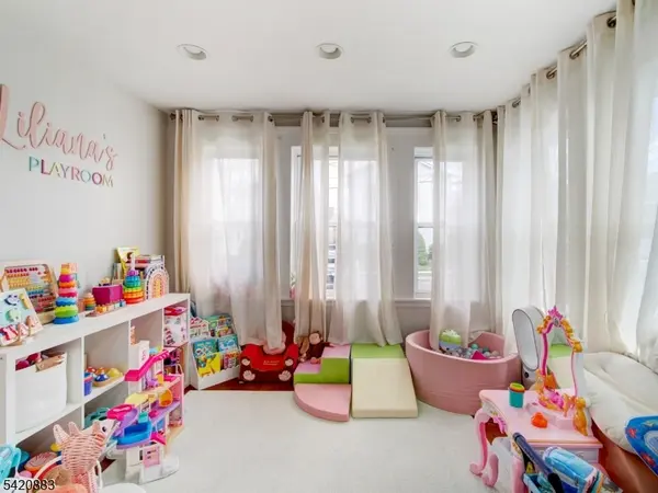 210 Pershing Ave, Roselle Park Boro, NJ 07204