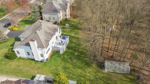 6 Breanne Ct, East Hanover Twp., NJ 07936