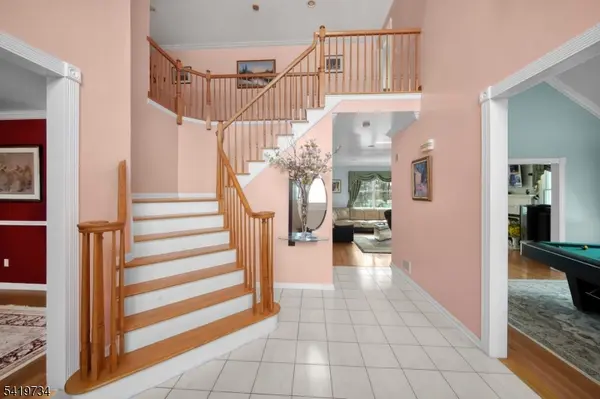 6 Breanne Ct, East Hanover Twp., NJ 07936