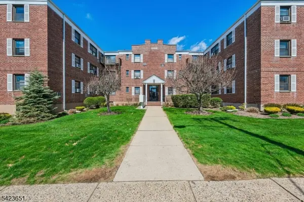 241 E Main St #2B, Bergenfield Boro, NJ 07621