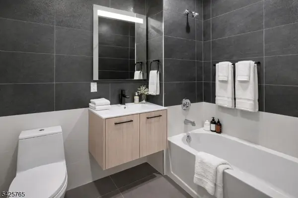 258 S Harrison St #1407, East Orange City, NJ 07018