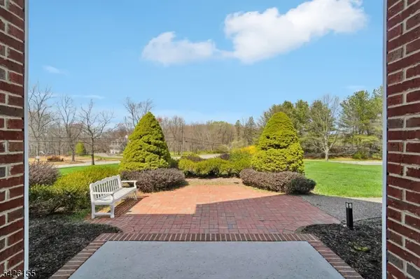 2 Harvest Ln, Washington Twp., NJ 07853