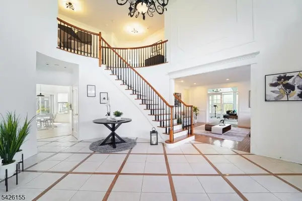 2 Harvest Ln, Washington Twp., NJ 07853